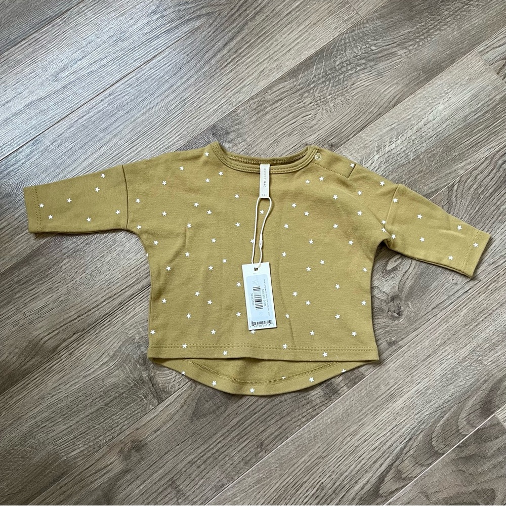 NWT Quincy Mae Gold Star Print Baby Tee size 0-3M